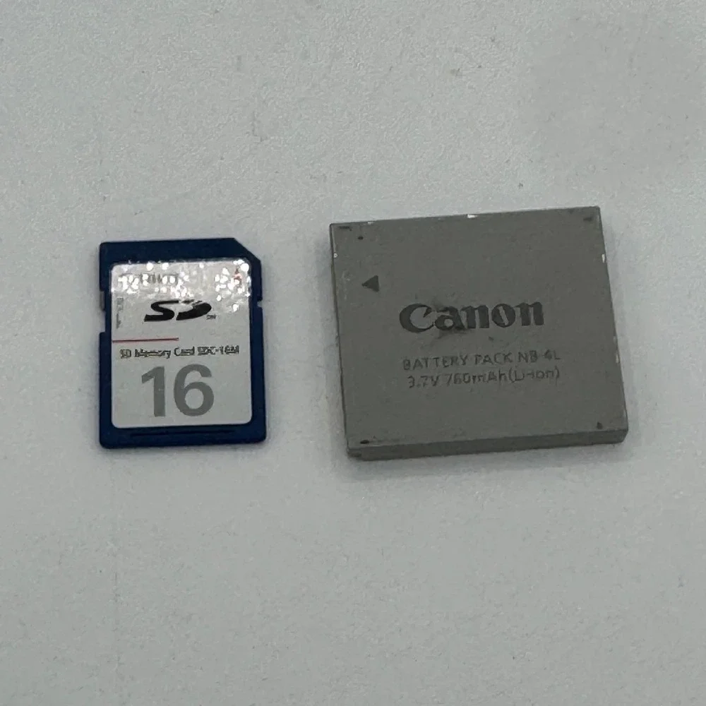 Canon PowerShot SD300 Digital ELPH 4.0MP Silver Compact Camera SD Card Battery